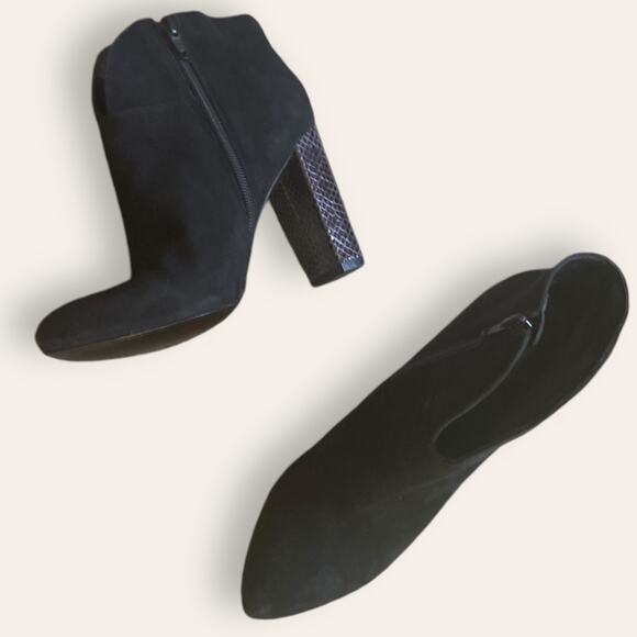 Nine West Black Suede Almond Toe Ankle Bootie Size 6.5 M NWOB - Picture 2 of 9